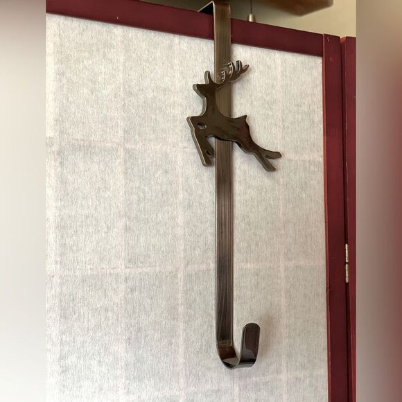 Bronze Wreath Holder for Doors with Reindeer Decoration - Picture 5 of 9